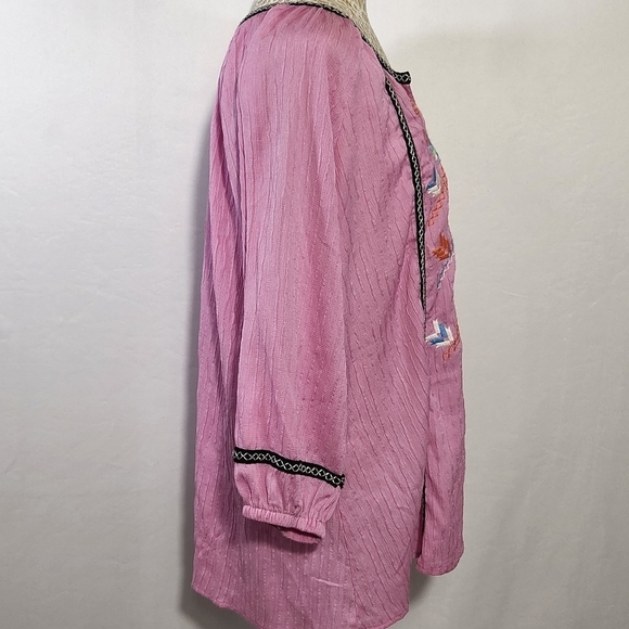 Calessa Tunic Embroidered Jewel Notch Neck Wrist Length Sleeve Pink Pull-On SZ L - Picture 8 of 15